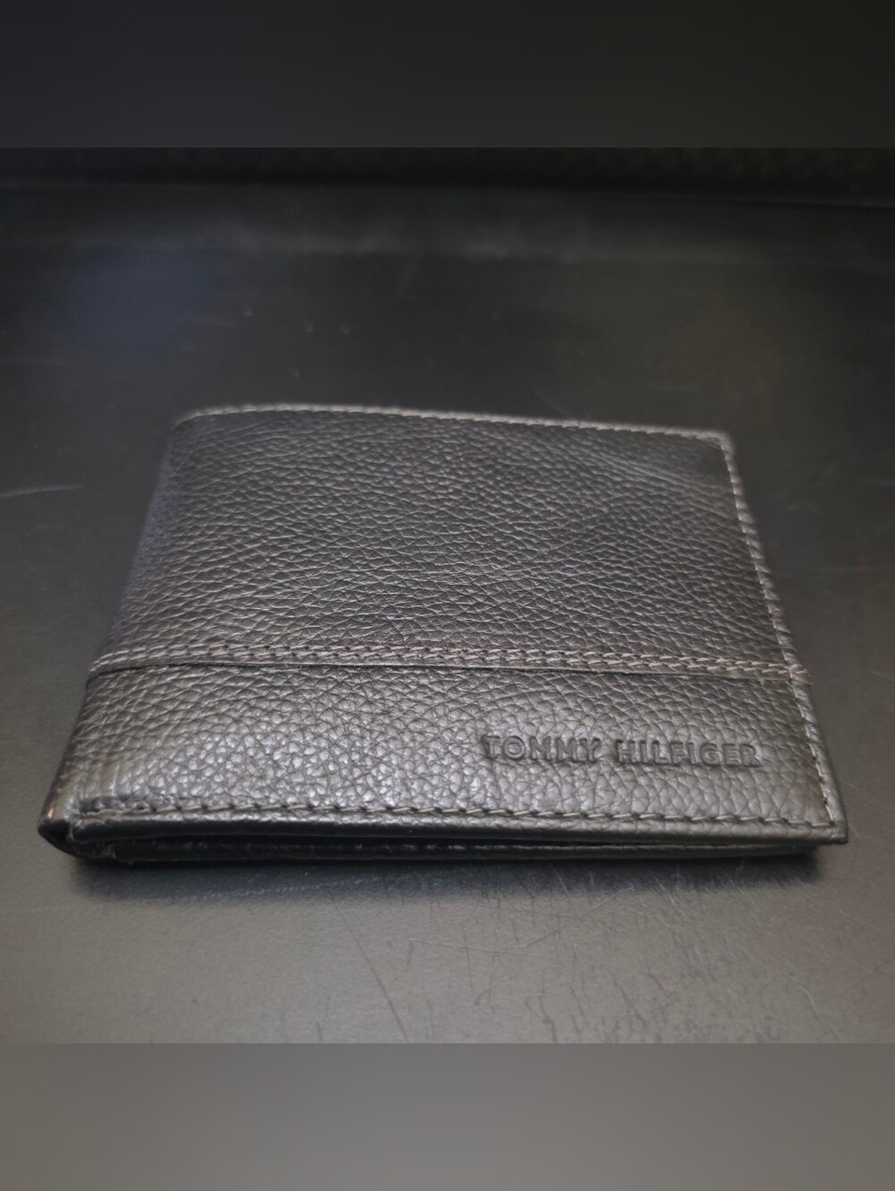 Tommy Hilfiger Men's Leather Bifold Wallet with ID Window - Black